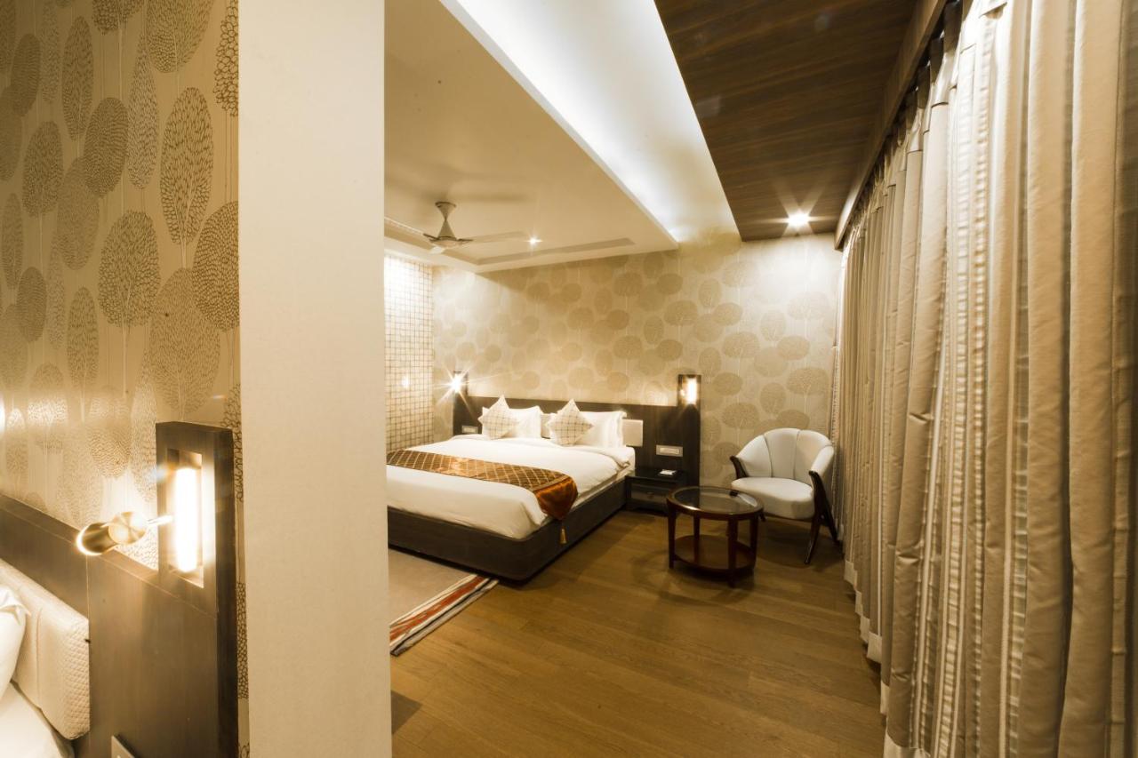 Costa Riviera Hotel Váránaszi Kültér fotó